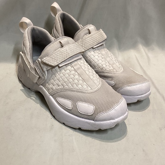 NIKE
JORDAN TRUNNER LX 'TRIPLE WHITE' 897992-100 - Picture 3 of 11